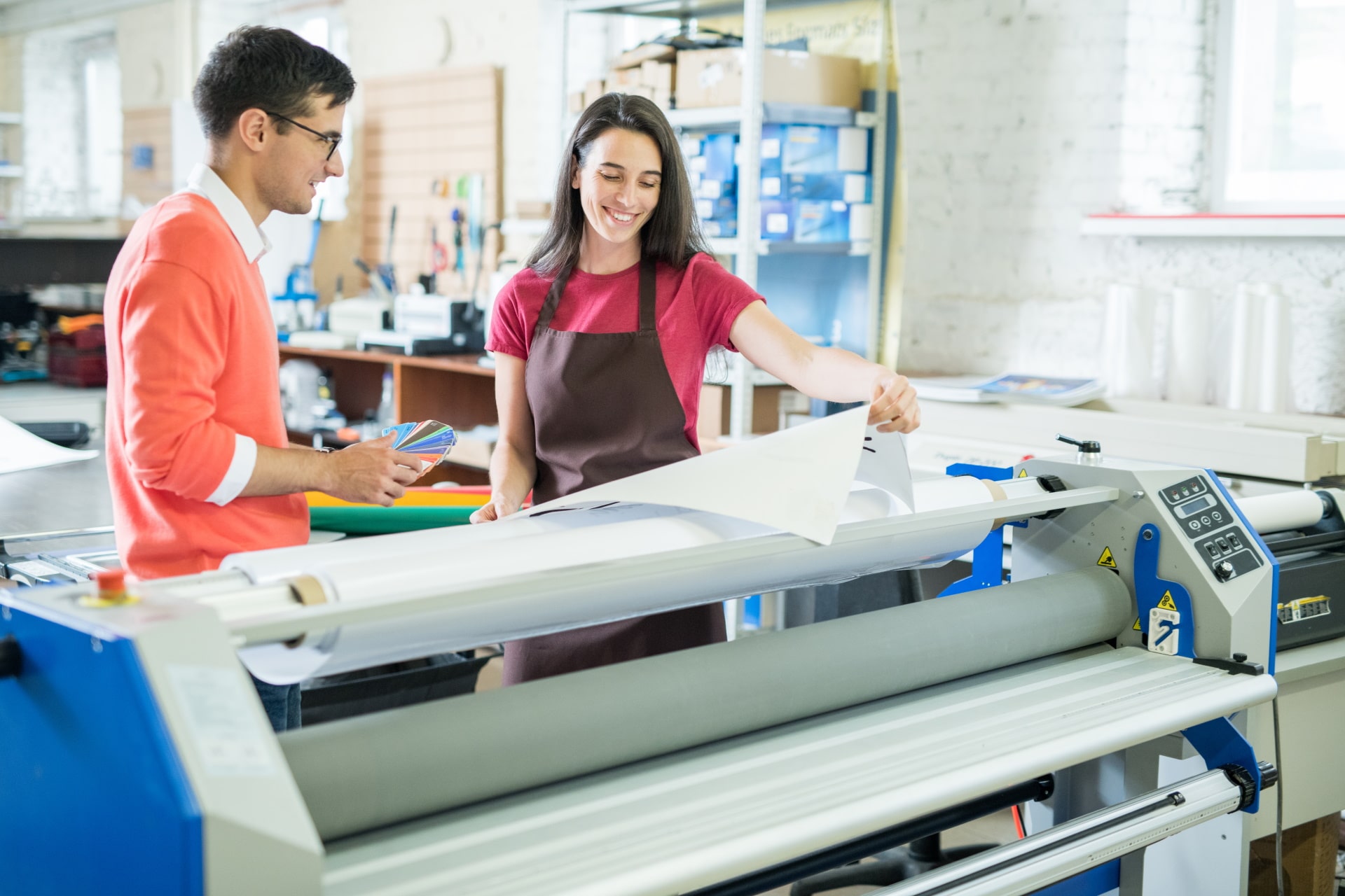 picking-out-color-for-printing-6THM4LF-min
